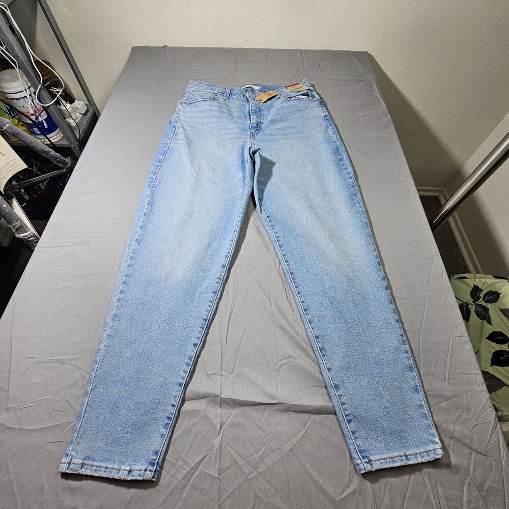 Levi’s Women’s High Waisted Mom Jeans NWT Size 32/29